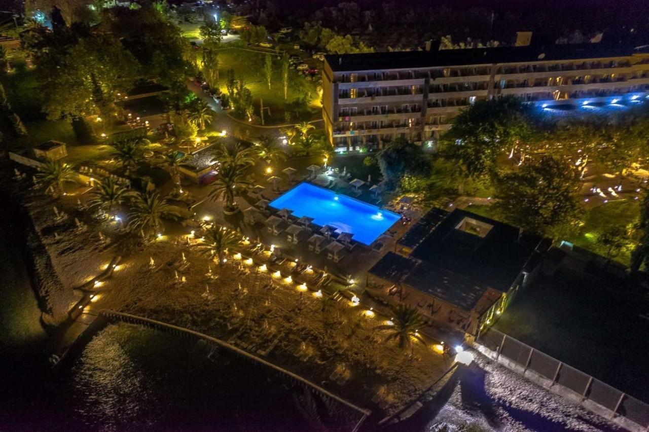 Long Beach Hotel & Resort Longos  Bagian luar foto