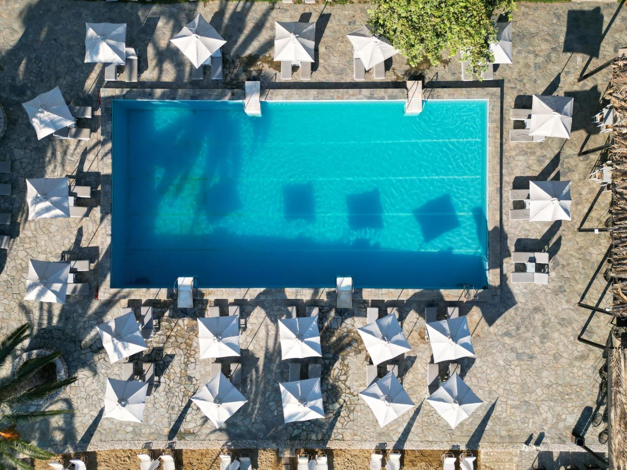 Long Beach Hotel & Resort Longos  Bagian luar foto