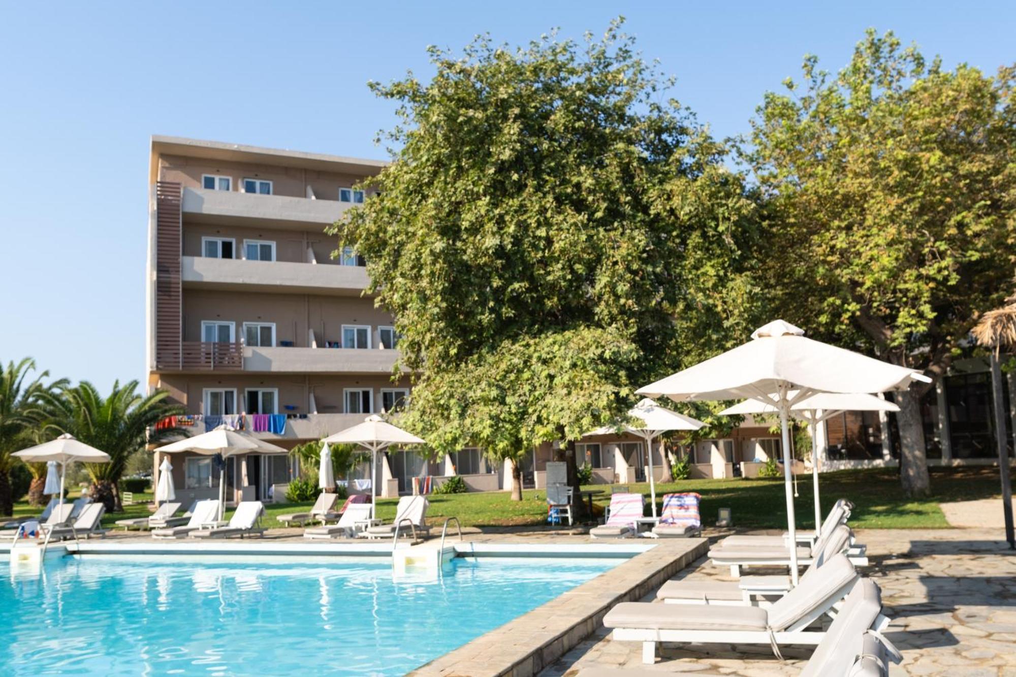 Long Beach Hotel & Resort Longos  Bagian luar foto