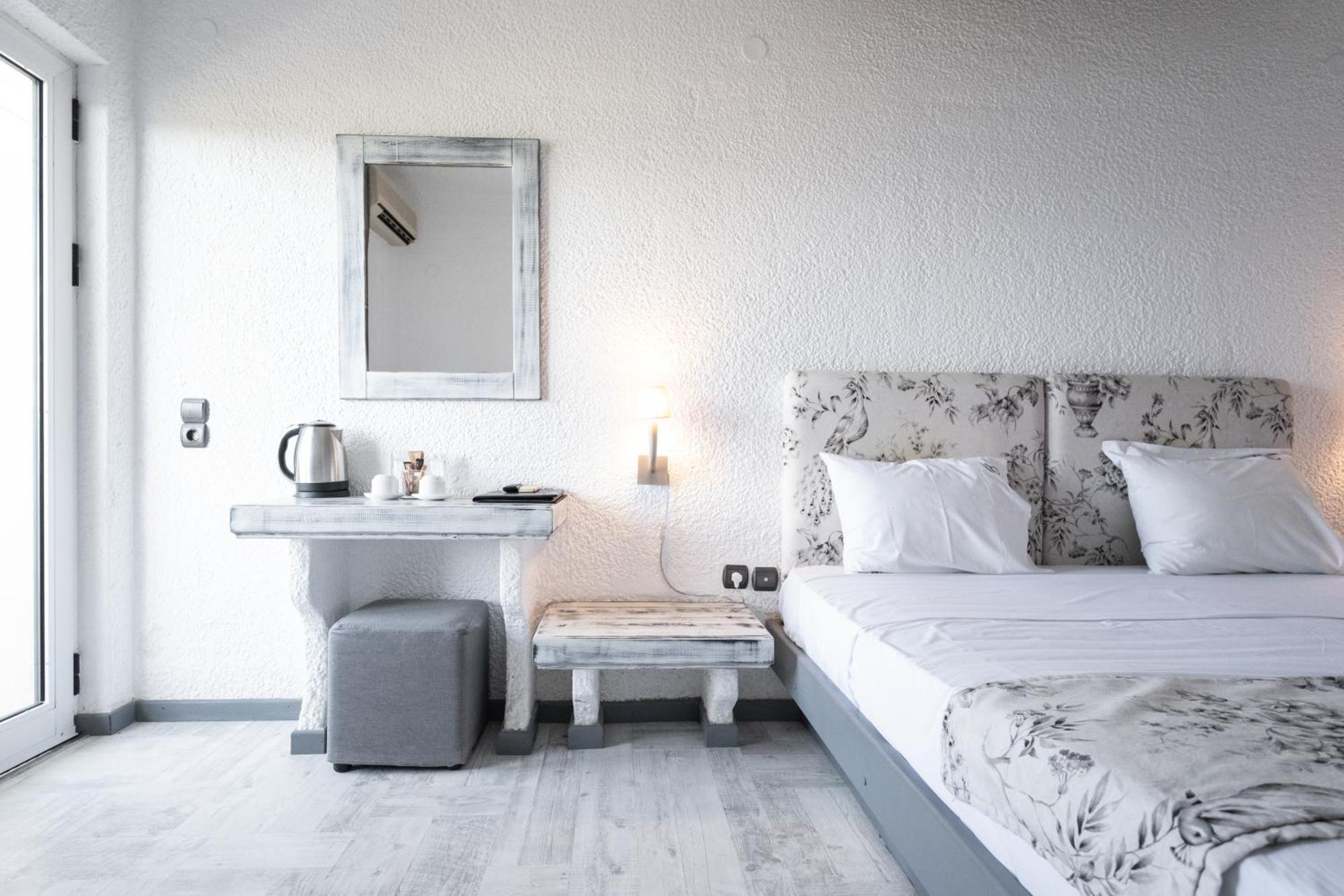 Long Beach Hotel & Resort Longos  Bagian luar foto