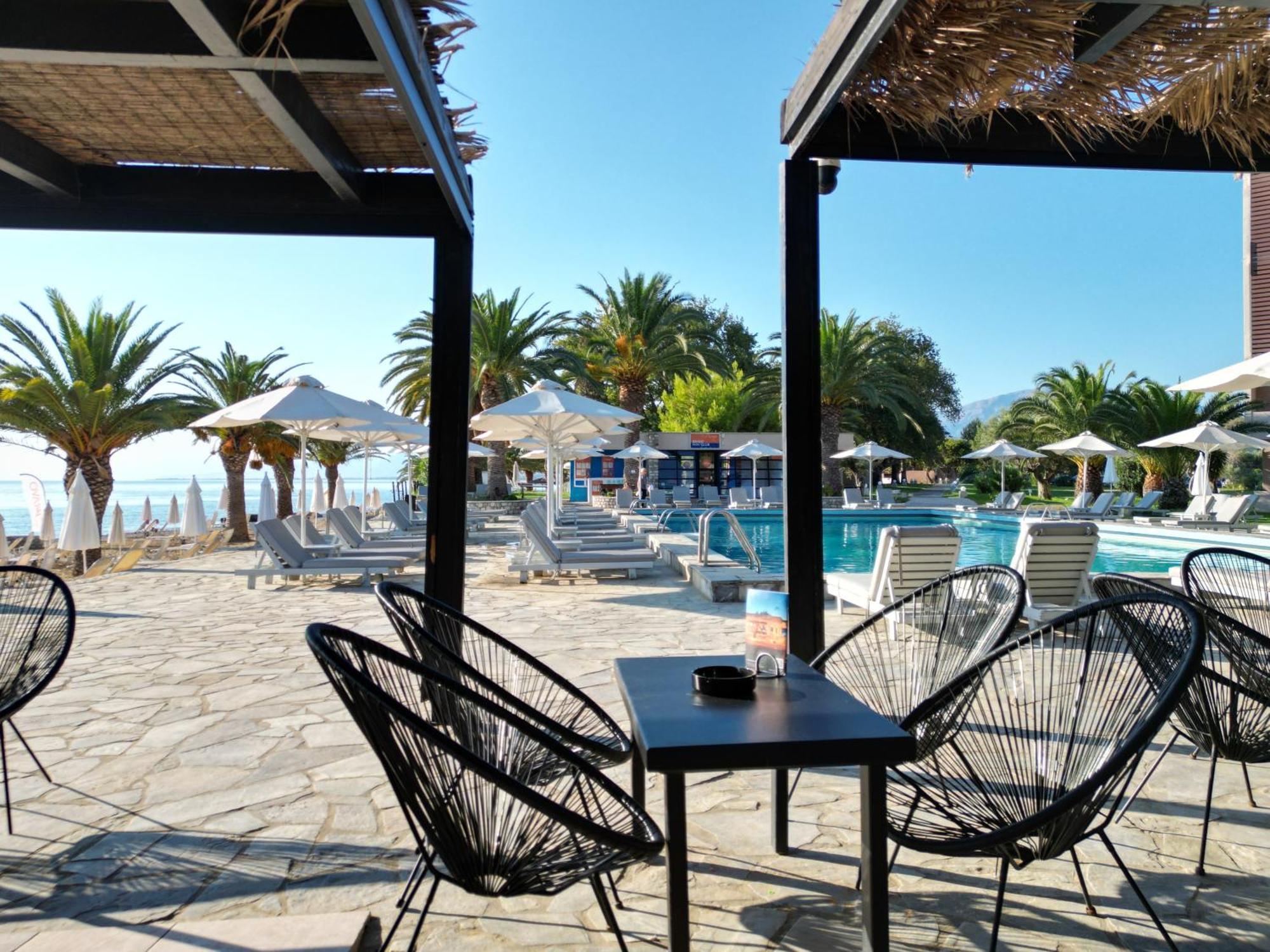 Long Beach Hotel & Resort Longos  Bagian luar foto