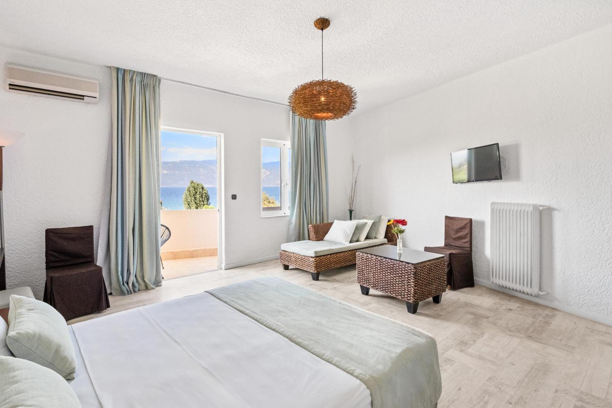 Long Beach Hotel & Resort Longos  Bagian luar foto