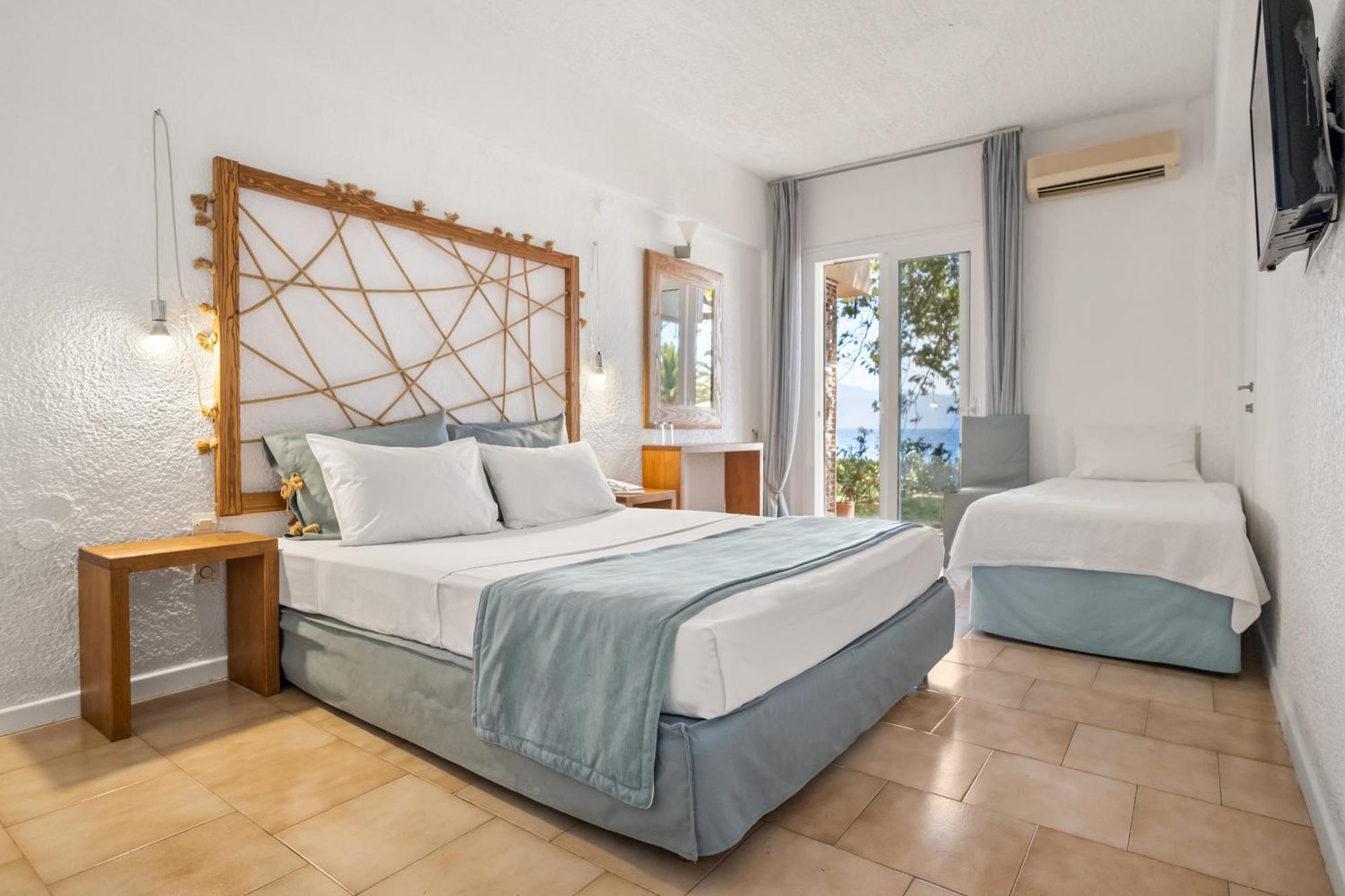 Long Beach Hotel & Resort Longos  Bagian luar foto