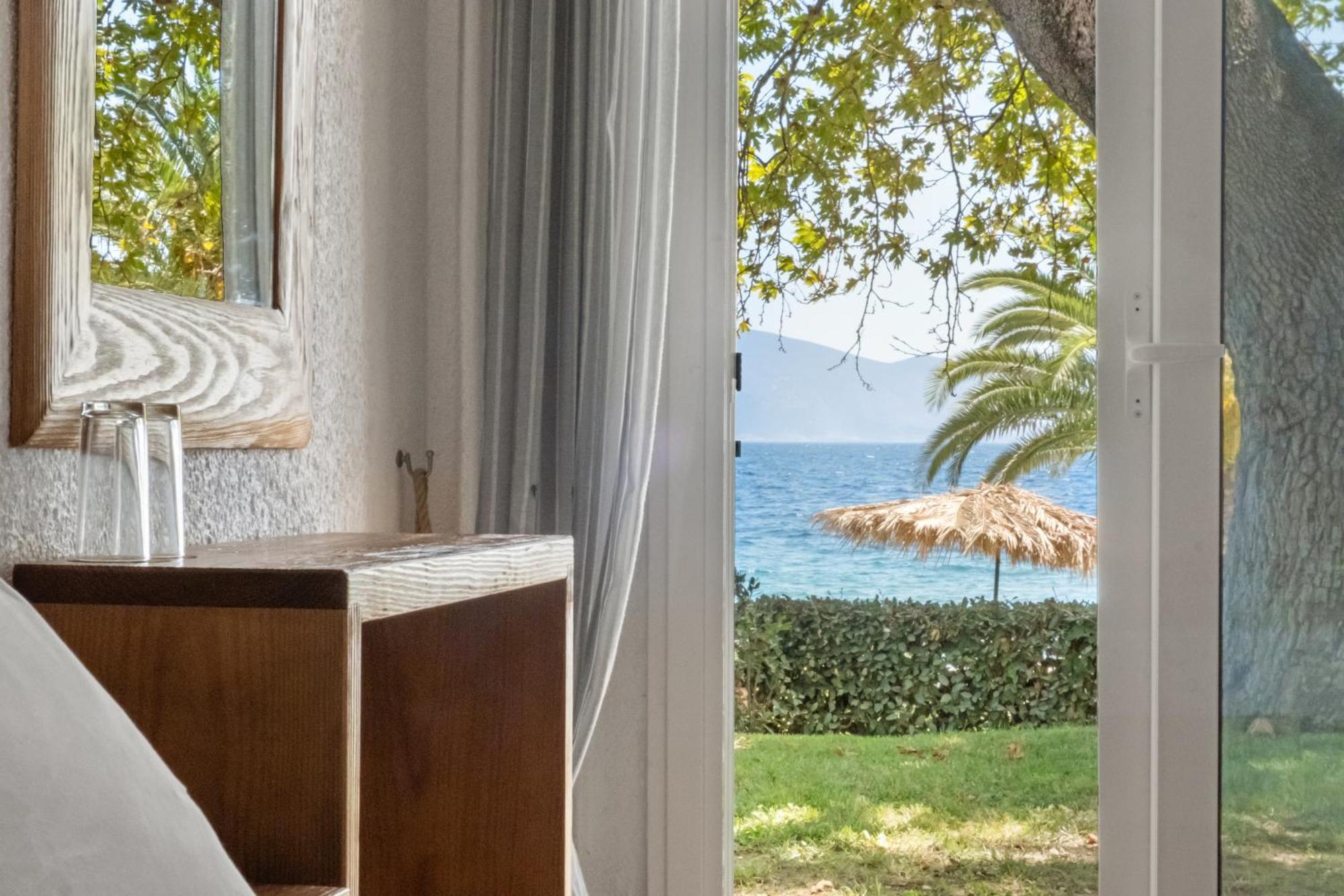 Long Beach Hotel & Resort Longos  Bagian luar foto