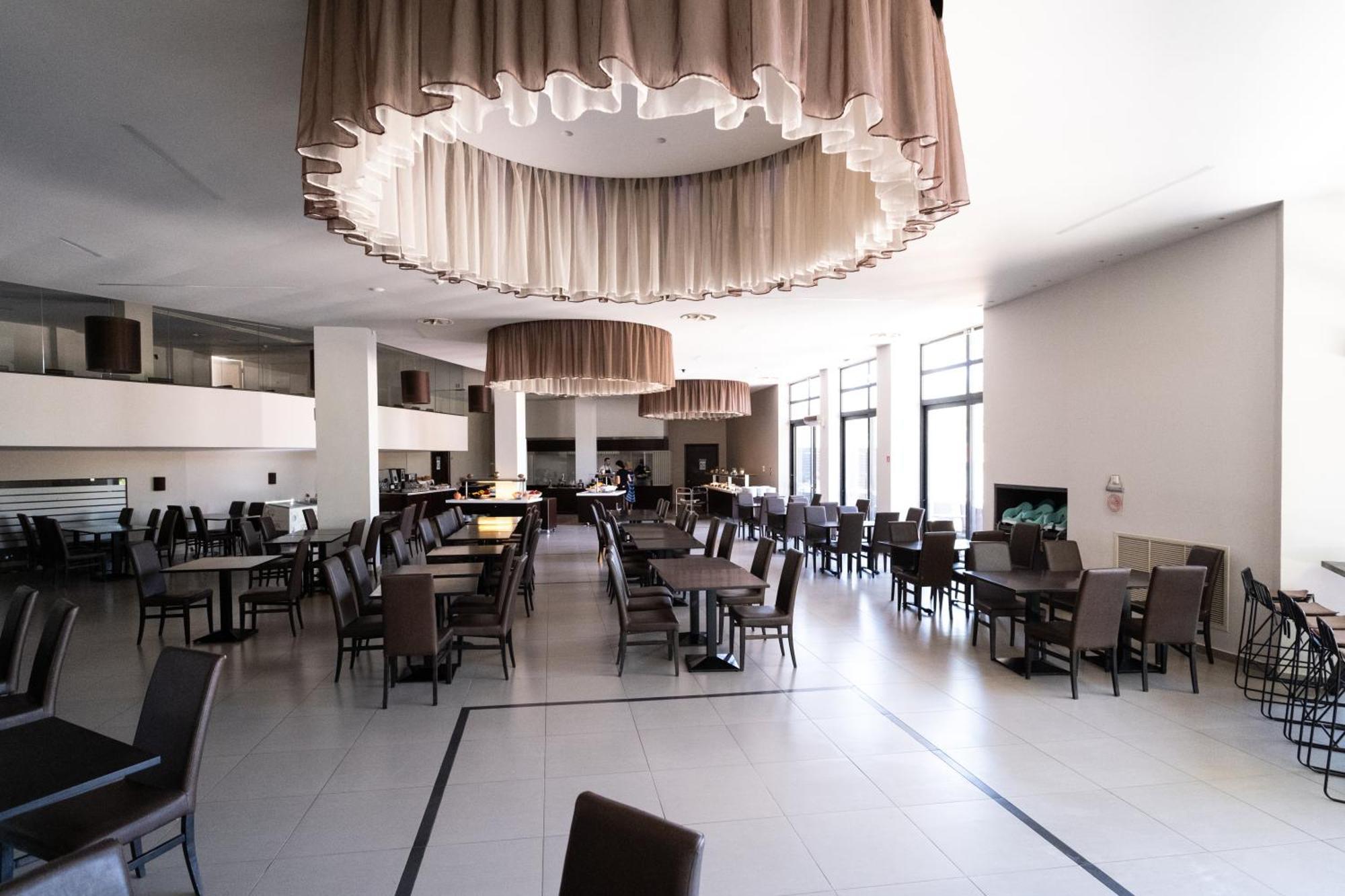 Long Beach Hotel & Resort Longos  Bagian luar foto