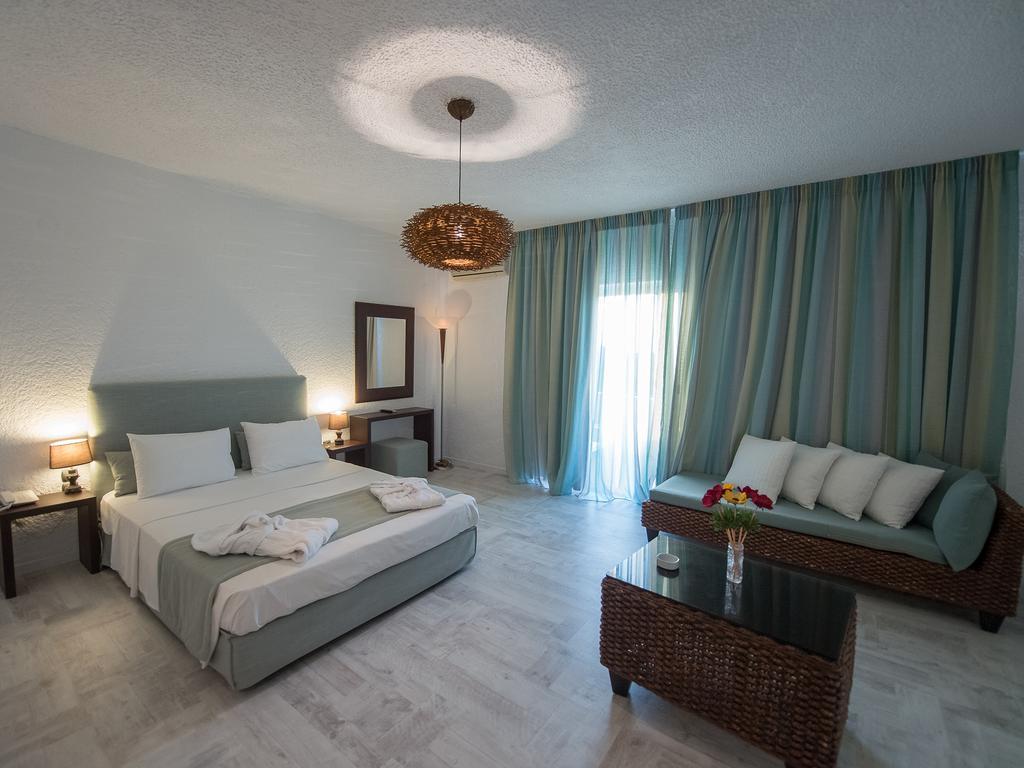 Long Beach Hotel & Resort Longos  Bagian luar foto