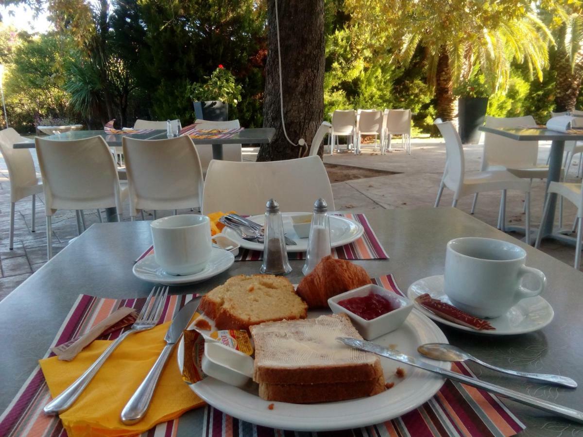 Long Beach Hotel & Resort Longos  Bagian luar foto